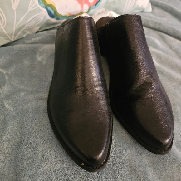 Very Volatile Shiny Black Mules - Picture 4 of 6